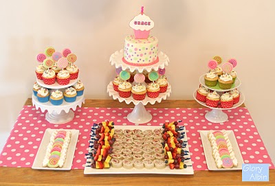 Kinder party w domu - Kraina Obrusów